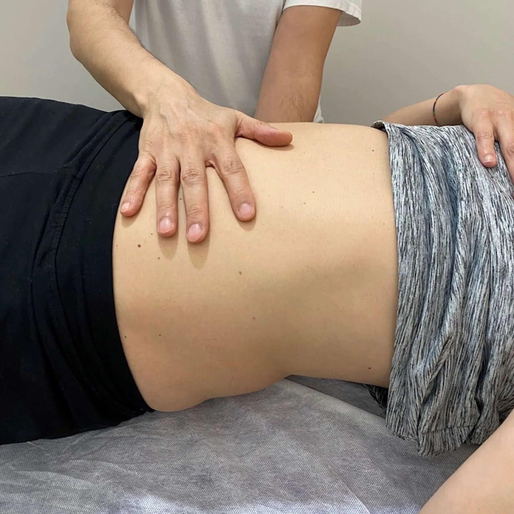 Sesi&oacute;n de terapia craneosacral y osteopat&iacute;a